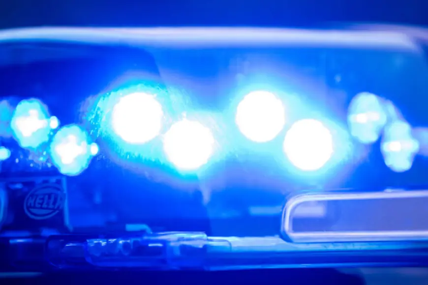 Mees ja laps hukkusid, 11 said vigastada, kui auto mängu ajal Wichita jalgpalliväljakule sõitis