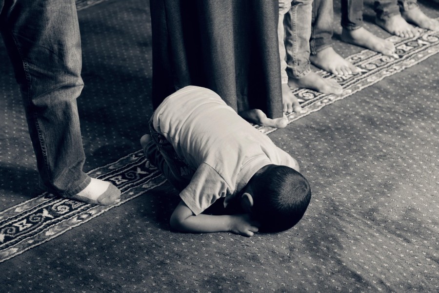 Kolmeaastane tüdruk müüdi 60-aastasele mehele – islamistid võitlevad Pakistani lasteabielude keelu vastu