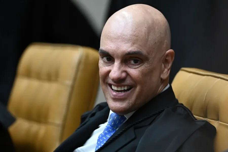 17 päeva enne valimiste teist vooru: De Moraes annab välja Bolsonaro poja vahistamismääruse!