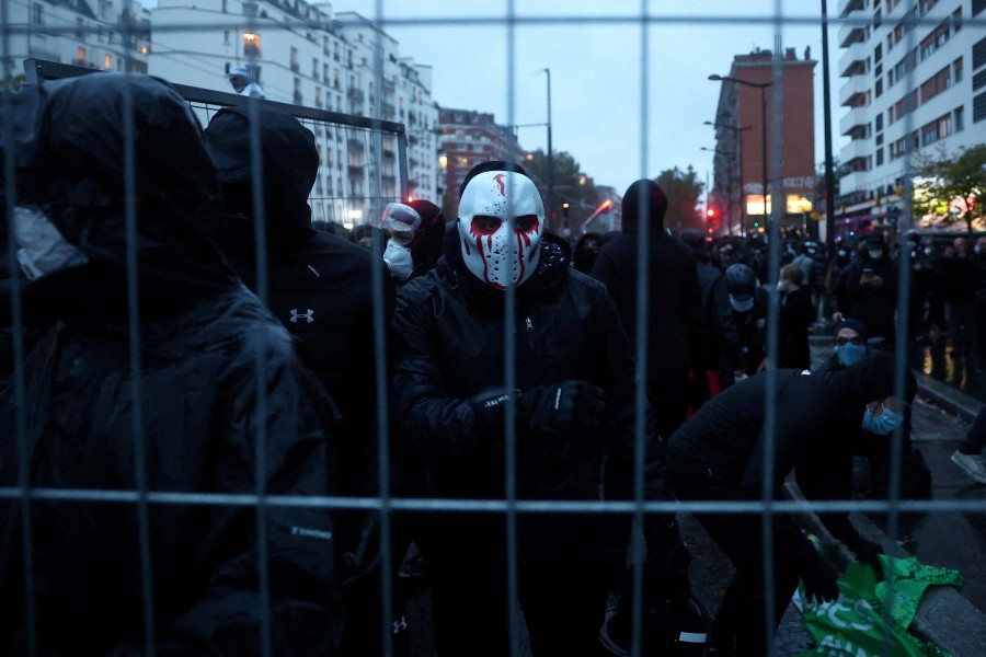 Prantsusmaad vallutanud vägivaldsete protestide ajal arreteeriti ligi 1000 inimest, mis süvendab vasakäärmuslase Macroni kriisi