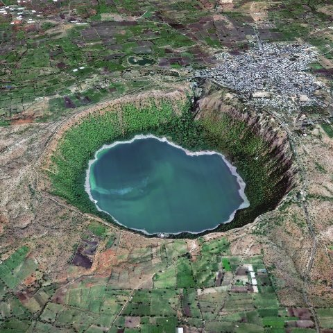 Lonari kraatri järv, Maharashtra, India: kraater, mille järv on samal ajal aluseline ja soolane