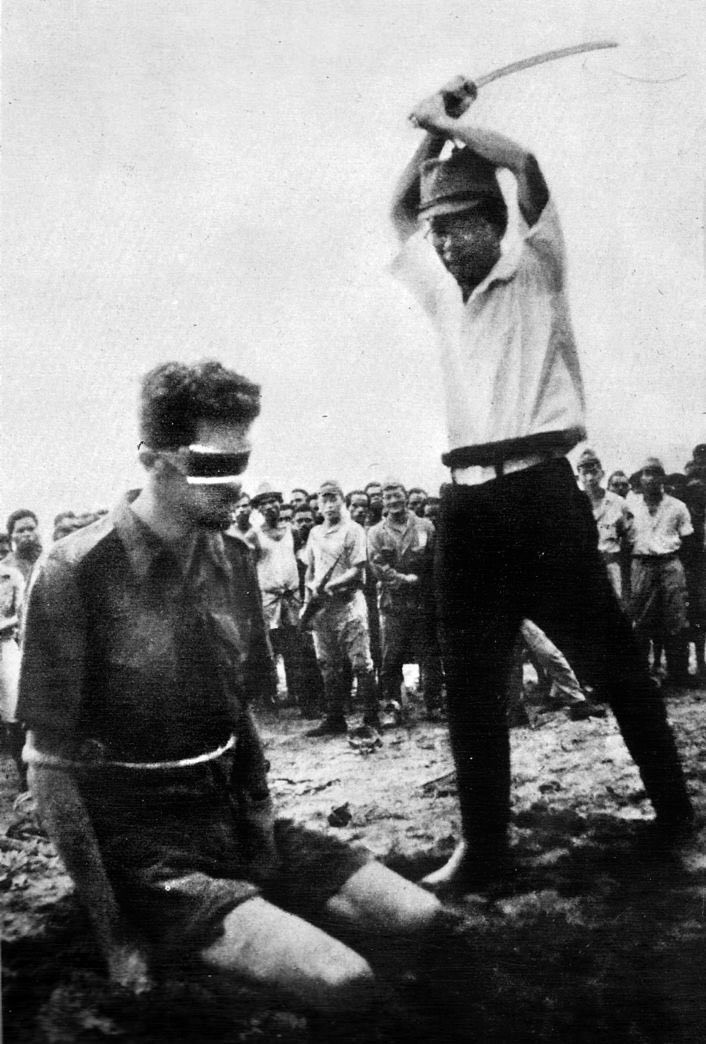 Seersant Leonard Siffleet hetk enne, kui Jaapani ohvitser ta Teises maailmasõjas hukkab