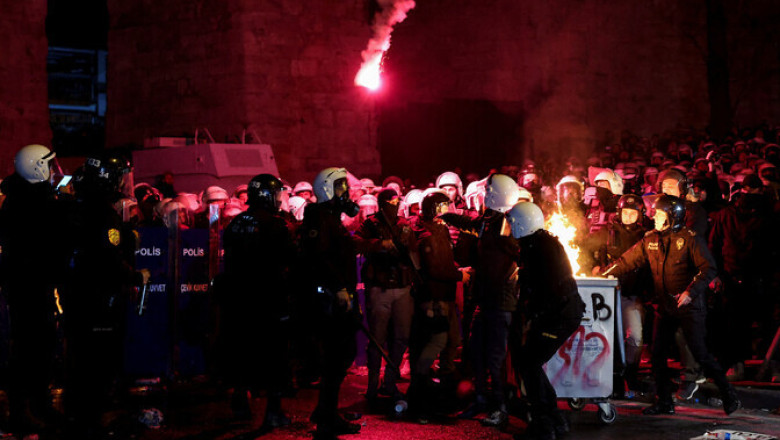 Istanbuli linnavalitsuse poole liigub vähemalt 10 000 protestijat