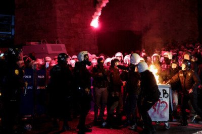Istanbuli linnavalitsuse poole liigub vähemalt 10 000 protestijat
