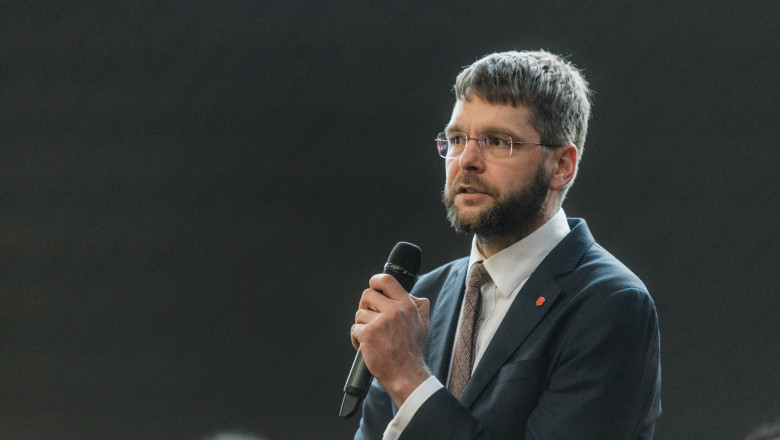 Jevgeni Ossinovski: mootorsae valitsus teritab ketti, lõikuspidu tabab pensionäre ja haridust