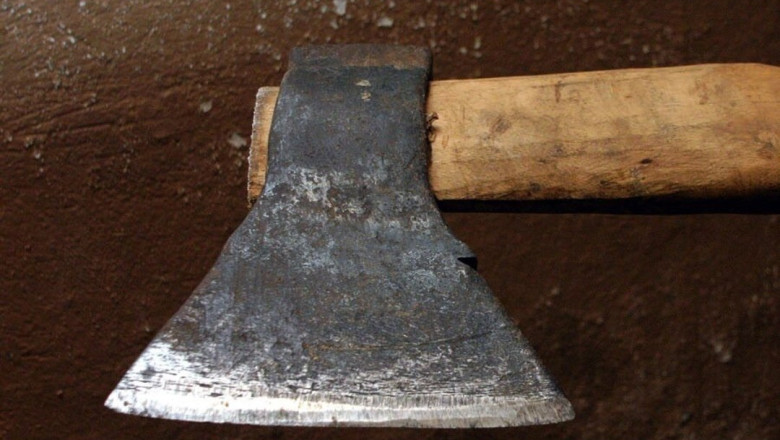 Abielupaari ja nende lapselapse kirve- ja noahoopidega tapnud mõrtsukas otsustati enne tähtaega vanglast välja lasta