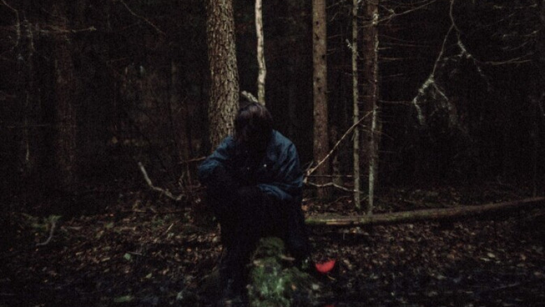 Arvustus. Kassikontserdi uue albumi läbivaks teemaks on kohtumine nõiaga