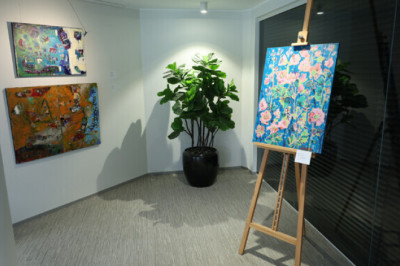 Galerii: Kadrioru galeriis avati Eesti naiskunstnike maalinäitus 