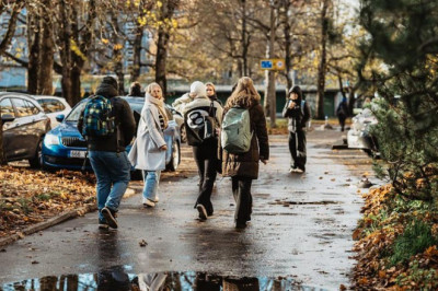 Programmi “Ohutu koolitee” raames saab juba tänavu veerand Tallinna õpilastest ohutuma kooliümbruse