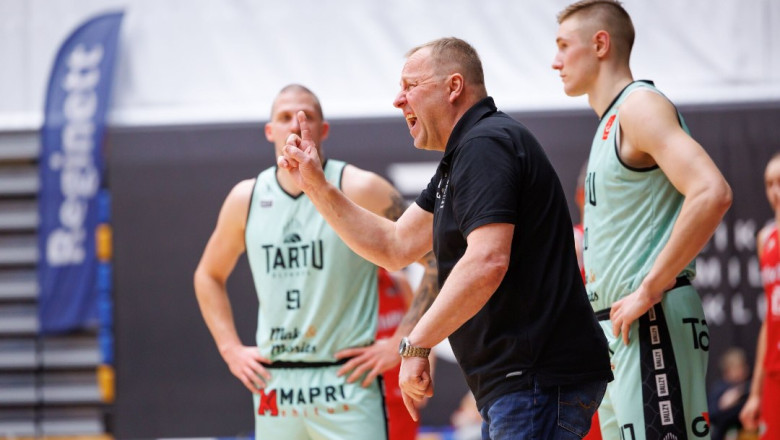 Tartlased naasevad Riiast sünges meeleolus