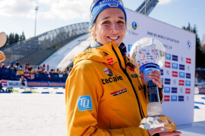 VIDEO | DRAMAATILINE LÕPP! Naiste laskesuusatamise MK-sarja liider andis viimasel ringil kukkumisega üldvõidu käest!