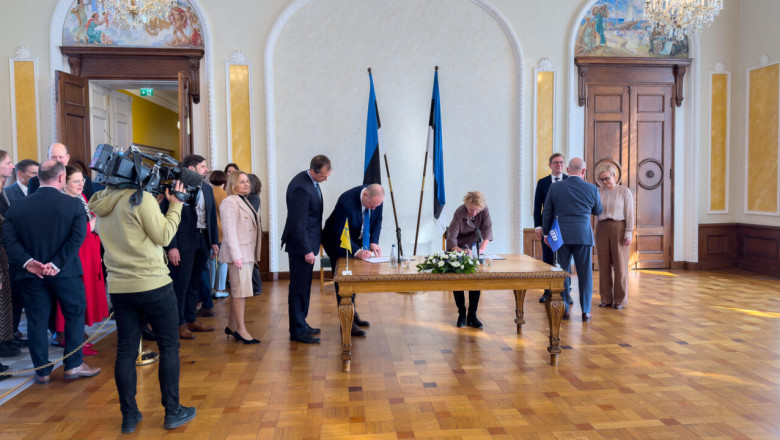 Katastroofvalitsuse tee võimu juurde: hoia, Jumal, Eestit!