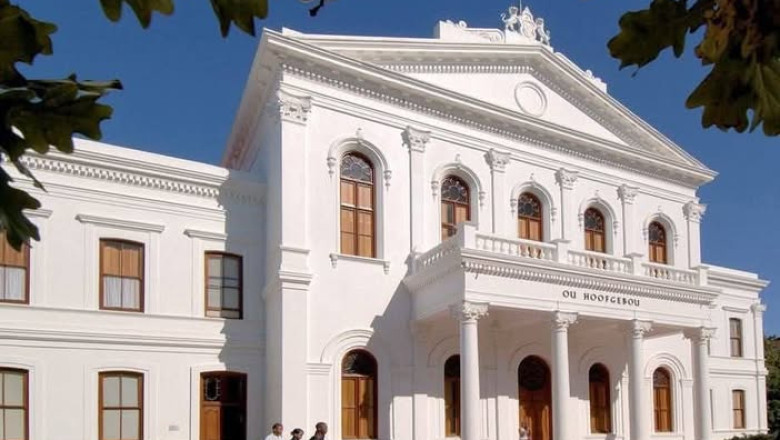 Lõuna-Aafrikas Stellenbosi ülikooli sissepääsu juures ripub järgmine sõnum