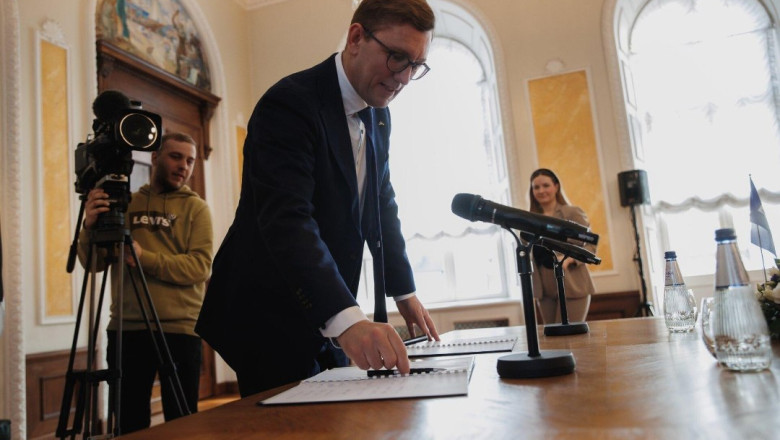 Mees Moskvast ja Kiir mõisavalitsejaks – uus valitsus pole veel ametiski, aga kõlistab juba pokaale