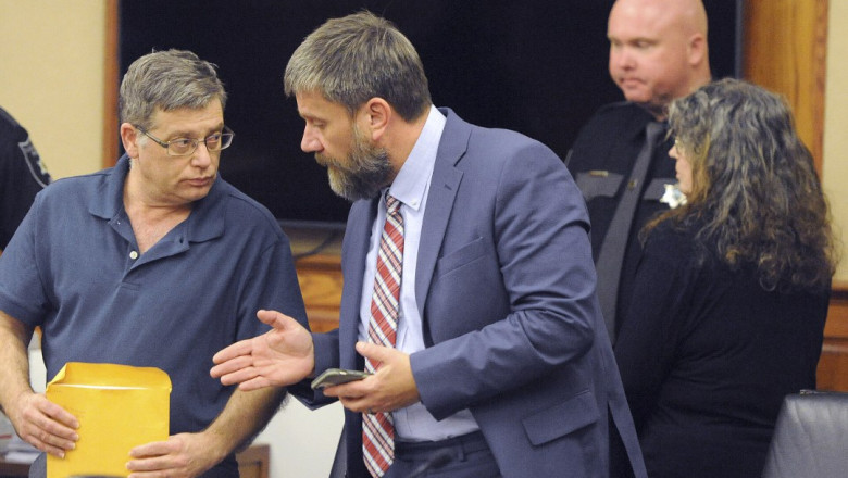 „Nendega polnud kõik korras.“ Abielupaar adopteeris viis mustanahalist last ja pani nad sunnitööle