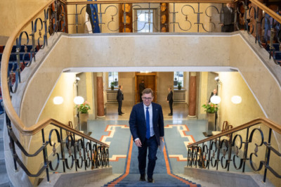 Otse kell 15.30: Karis kohtub uute ministrikandidaatidega