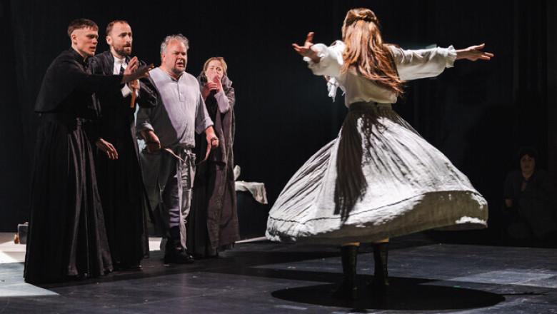 Arvustus. "Salemi nõiad": pilkases pimeduses küsimuste küsimine