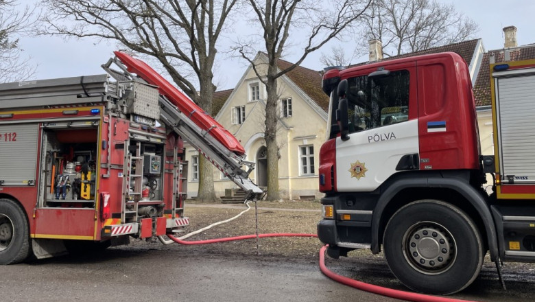 FOTOD | Põles Mooste kooli kõrvalhoone, tunnid siiski ära ei jäänud