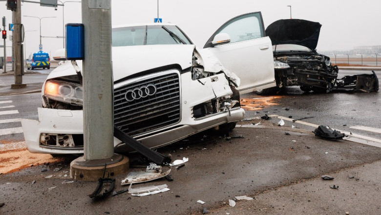 FOTOD | Suur-Sõjamäel põrkasid kokku Audi ja Volkswagen