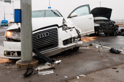 FOTOD | Suur-Sõjamäel põrkasid kokku Audi ja Volkswagen
