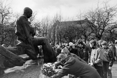 FOTOLAEGAS | Märtsiküüditamise 40. aastapäeva tähistamine 1989. aastal oli keeruline, kuid väga oluline