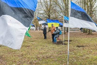 GALERII | 76 aastat tagasi algas järjekordne põrgutee. Tartus mälestati küüüditamise ohvreid