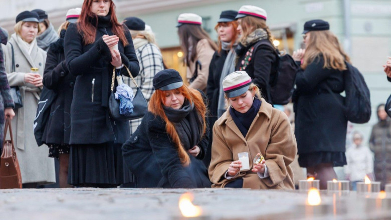 GALERII | Tartus ja Tallinnas süüdati küünlad nende mälestuseks, kes viidi Siberisse, ja nende auks, kes täna kannatavad