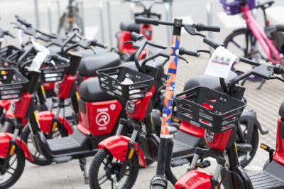 Läti firma rendimopeedid jõudsid Tallinna tänavatele