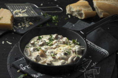 NII LIHTNE JA MÕNUS | Küüslaugused šampinjonid juustukastmes