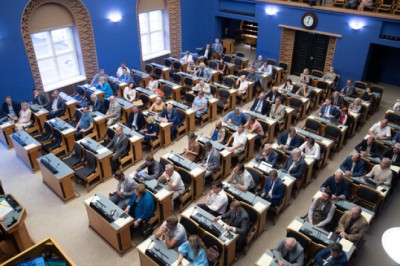 Otse kell 14: riigikogu hääletab Vene kodanikelt valimisõiguse äravõtmist