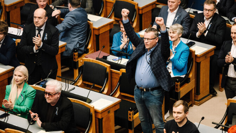 Riigikogu liikmed peavad põhiseaduse muutmist ajalooliseks päevaks