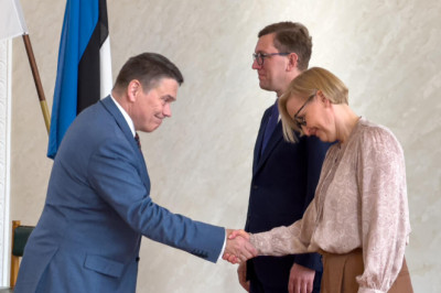 Valitsusremont kahte võimuerakonda ei aidanud ja hinnang peaminister Kristen Michali tegevusele muutub üha kriitilisemaks