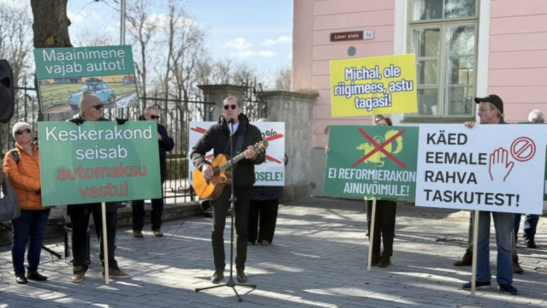 Meeleavaldusel nõuti valitsuse tagasiastumist ja erakorralisi valimisi (Fotogalerii) - Kesknädal