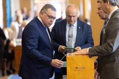 OTSE kell 10: riigikogu valib uue juhatuse