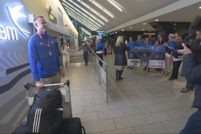 VIDEO | Sünnipäevalaps Erm võeti Tallinnas pidulikult vastu