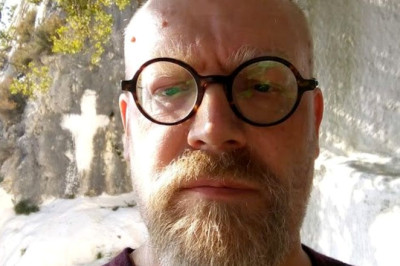 ( : ) kivisildnik: hakake auke kaevama, me läheme sõtta ja saame surma