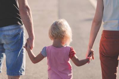 “Isa” ja “ema” on diskrimineerivad – ID-kaardil on lubatud vaid “vanem”