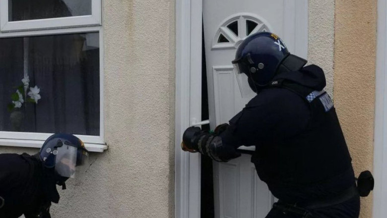 45-aastane briti naine mõisteti Facebooki postituse eest 9 kuuks vangi