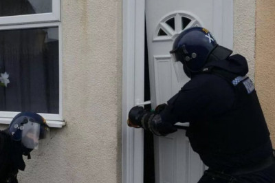 45-aastane briti naine mõisteti Facebooki postituse eest 9 kuuks vangi