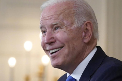 Biden naaseb tormilise kõnega ja räägib loo bussist, mis on täis värvilisi lapsi