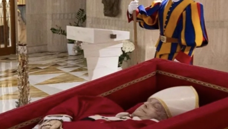 Vatikan hoiab Püha Peetruse basiilika terve öö lahti, kuna tuhanded inimesed tulevad Paavst Franciscusele austust avaldama