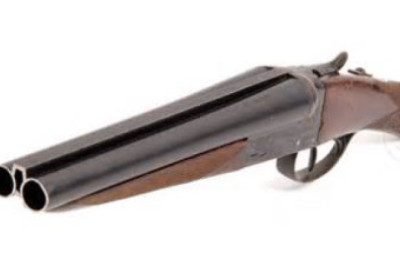 Mees lasti laupäeva õhtul Stockholmi lääneosas Bromstenis maha