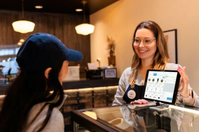 Tele2 uuringud: kliendid on teeninduse osas aina kriitilisemad, teenindajad näevad aga kvaliteedis paranemist