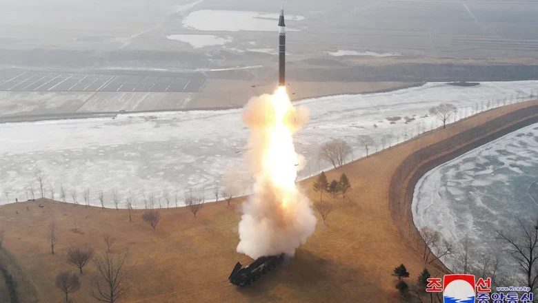 Põhja-Korea lasi merre lühimaa ballistilisi rakette