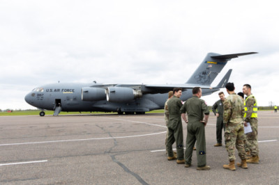 Ameerika Ühendriikide õhuvägi harjutas õppusel Siil 2025 lisavägede siirmist Eestisse