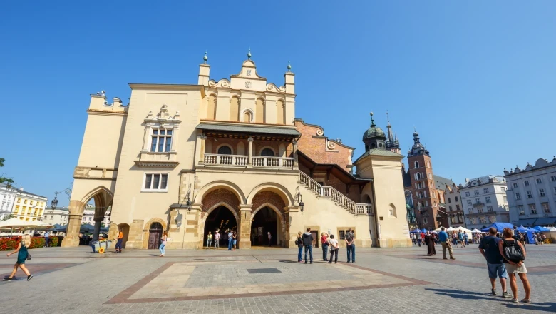 Poola sulgeb Krakówis Venemaa konsulaadi protestiks 2024. aastal Varssavis toimunud kaubanduskeskuse süütamise pärast