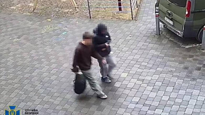 Moskva peseb Ukraina laste ajusi, sundides neid pomme tarnima – ütlemata neile, et nad rünnakutes surevad