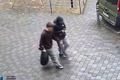 Moskva peseb Ukraina laste ajusi, sundides neid pomme tarnima – ütlemata neile, et nad rünnakutes surevad