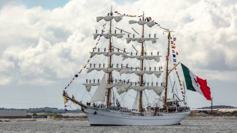 Õõvastavad kaadrid, lisatud foto: Mehhiko mereväe laev rammib Brooklyni silda