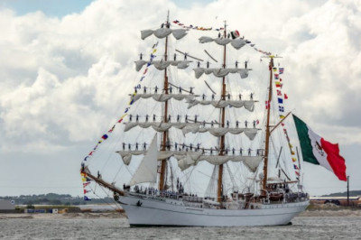 Õõvastavad kaadrid, lisatud foto: Mehhiko mereväe laev rammib Brooklyni silda